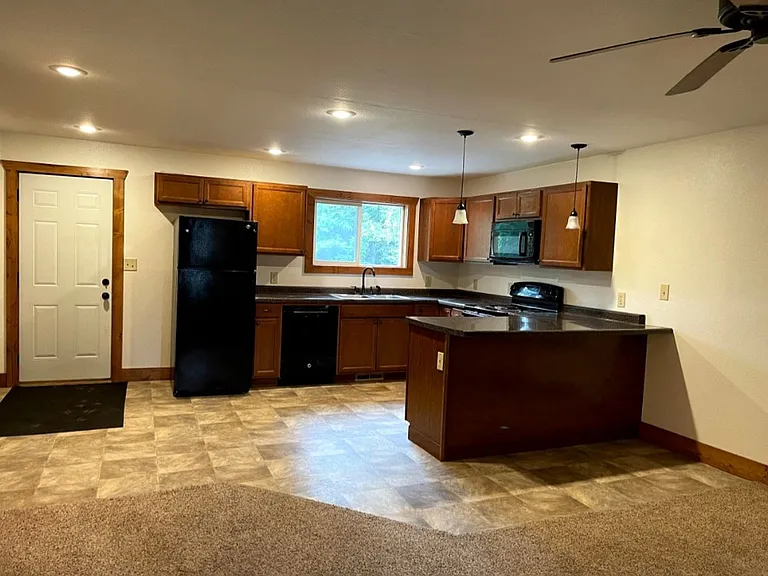 221 Maple St — Photo 2