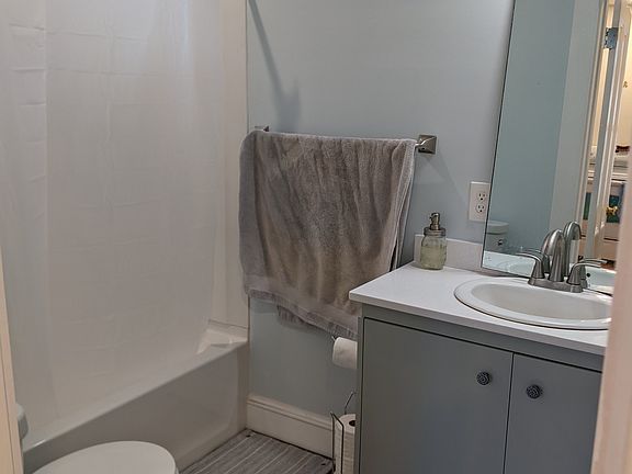 5th image of 124 Walton St #2