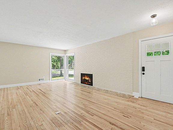 5th image of 1521 Lake Grove Ave SE