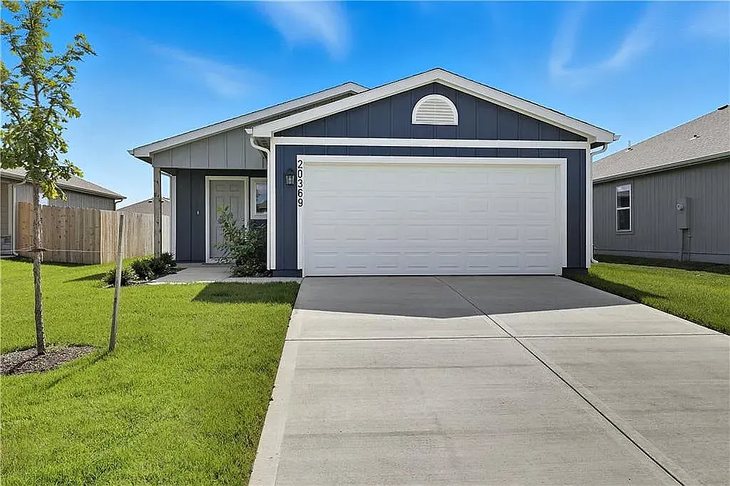 3 bed, 1068 sqft, $2,300 — Photo 1