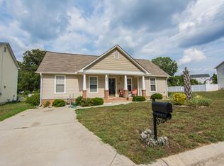 824 Raindrops Rd, Gastonia, NC 28054