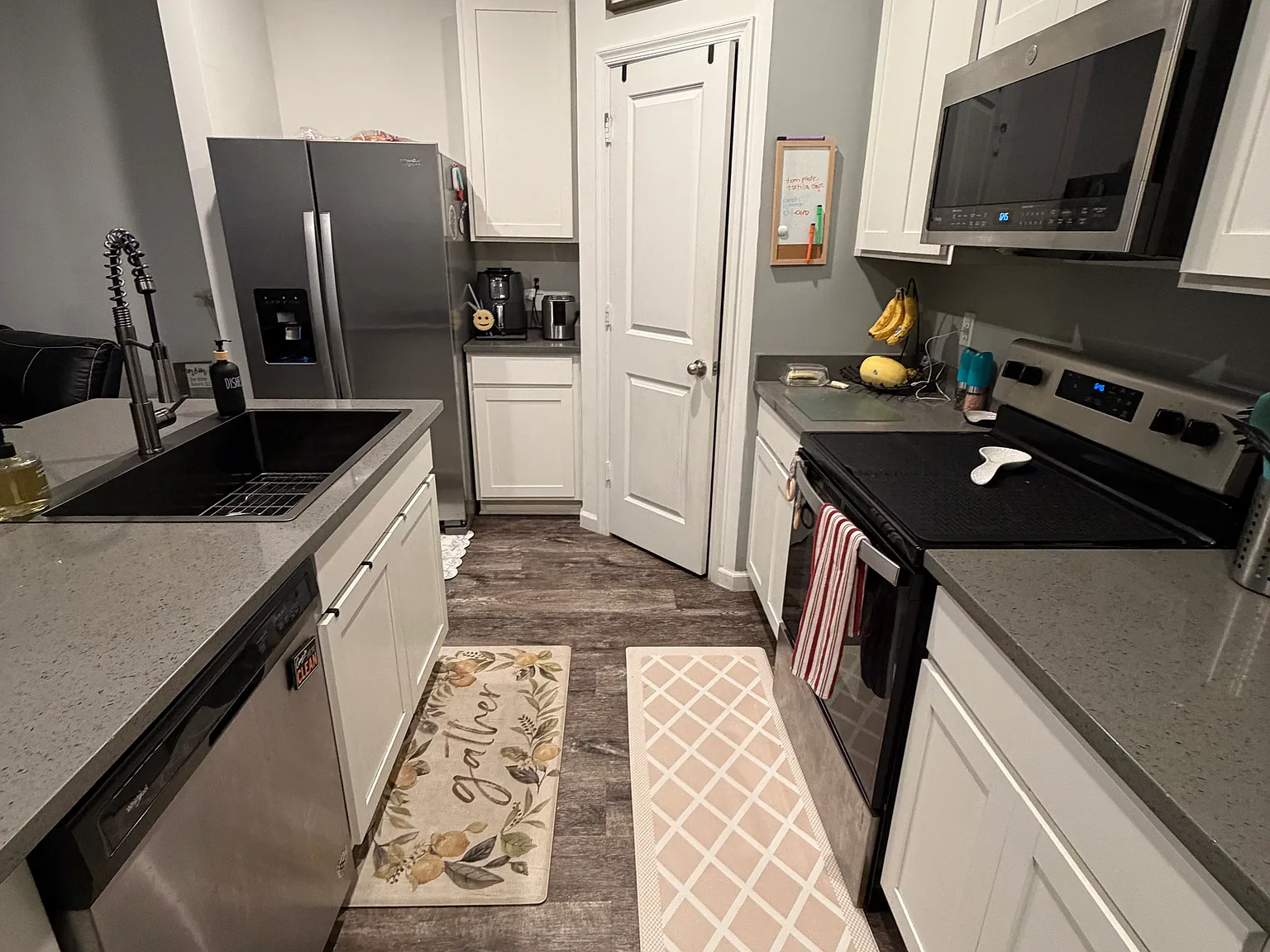 3 bed, 2.5 bath, 1552 sqft, $3,300 — Photo 2