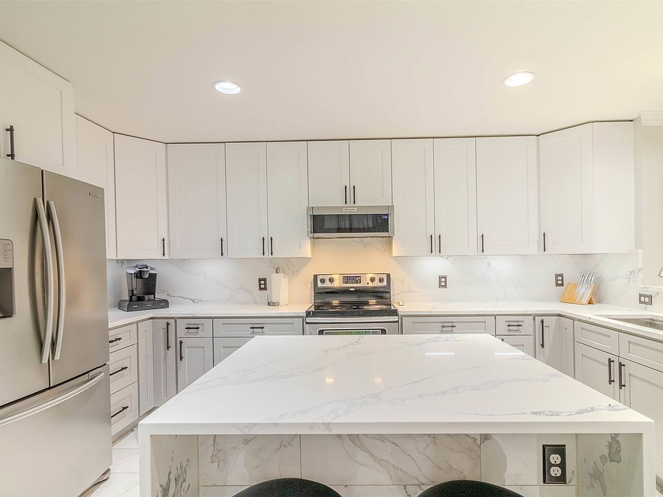 1st image of 825 Newberry Trl