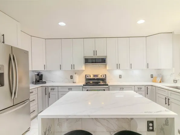 825 Newberry Trl, Fort Worth, TX 76120