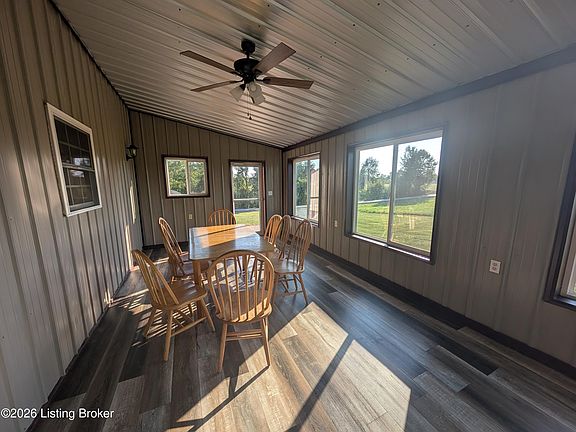 3rd image of 2075 Seavers Rd
