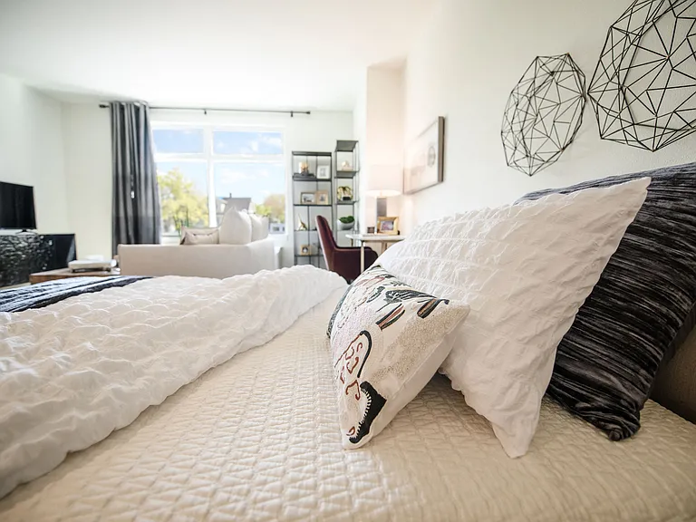The George Besaw Apartments Bed and Pillows