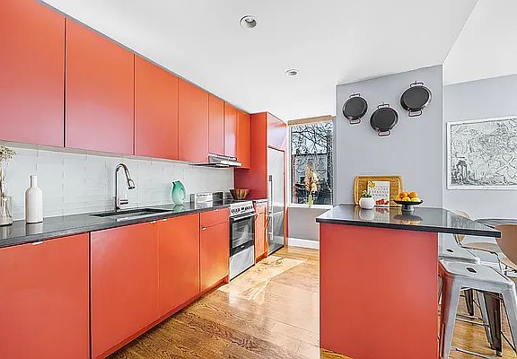 5th image of 954 Bergen St APT 3G