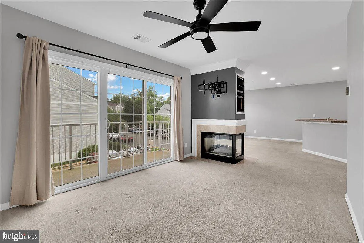 2 bed, 2.5 bath, 1148 sqft, $2,850 — Photo 2