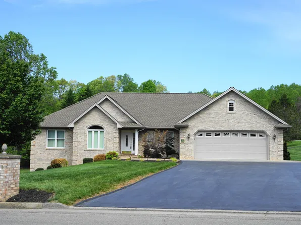 10 Holly Knoll Dr, Rocky Mount, VA 24151