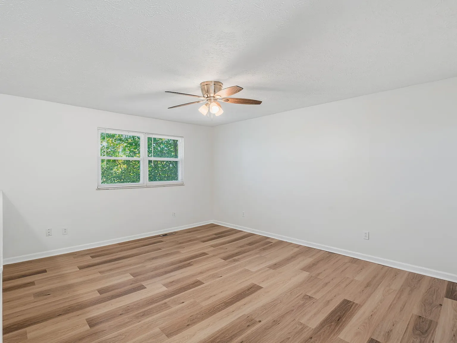 (ACHMT) 2347 Adams Avenue - 0 — Photo 3