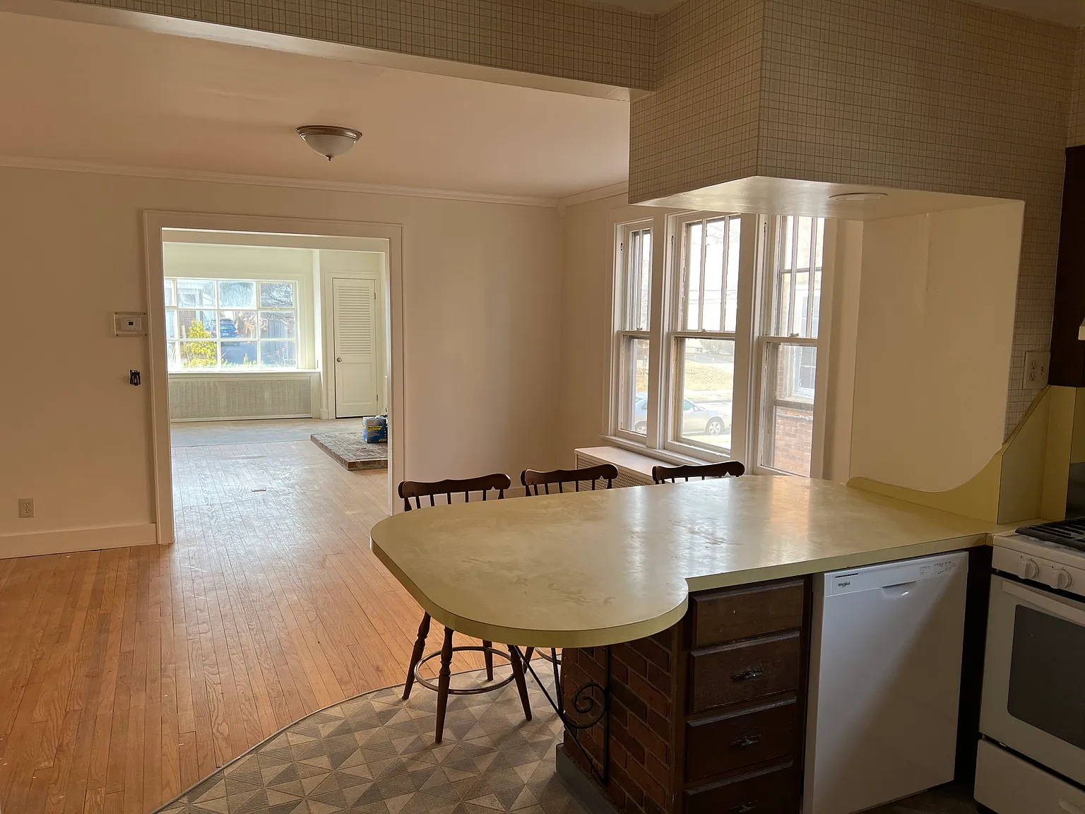 97 Eileen St — Photo 4