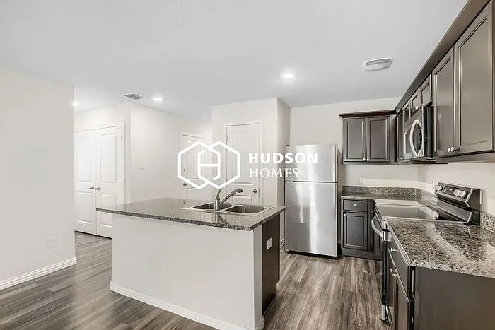 821 Linn St — Photo 5