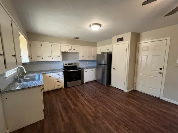 4905 43rd St, Lubbock, TX 79414