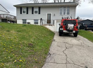 3212 Bayberry Dr SW, Cedar Rapids, IA 52404