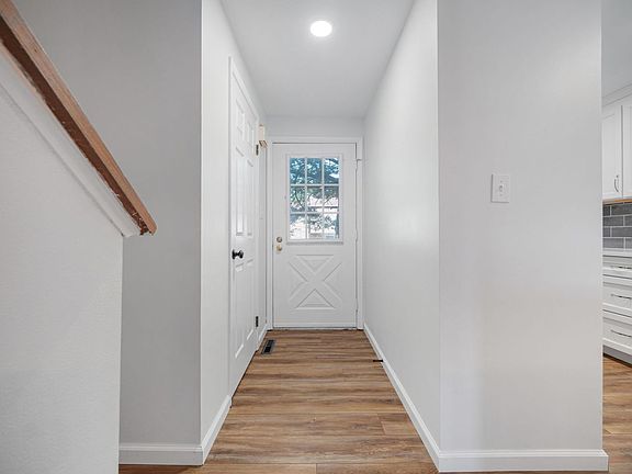 4th image of 403 Scott Ln