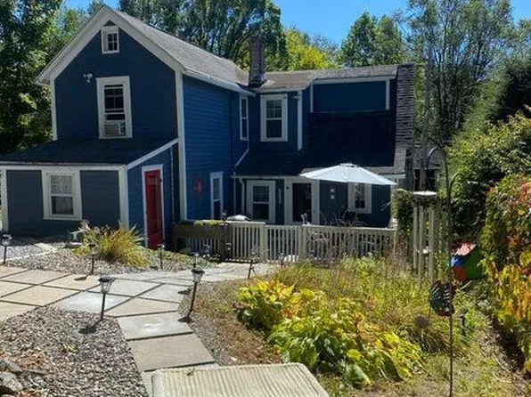 31 Saint Anns Ave, Lenox, MA 01240