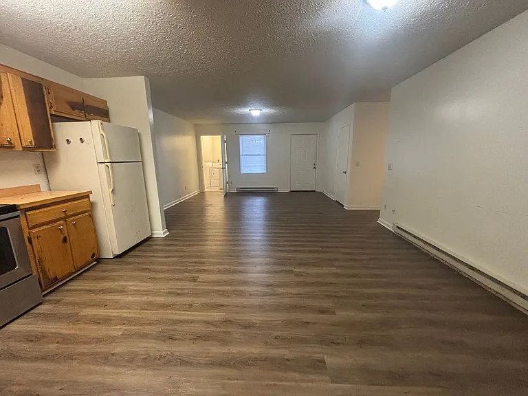 5604 Thornspring Apartments — Photo 2
