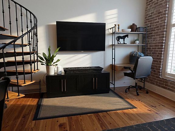 5th image of 377 King St #203
