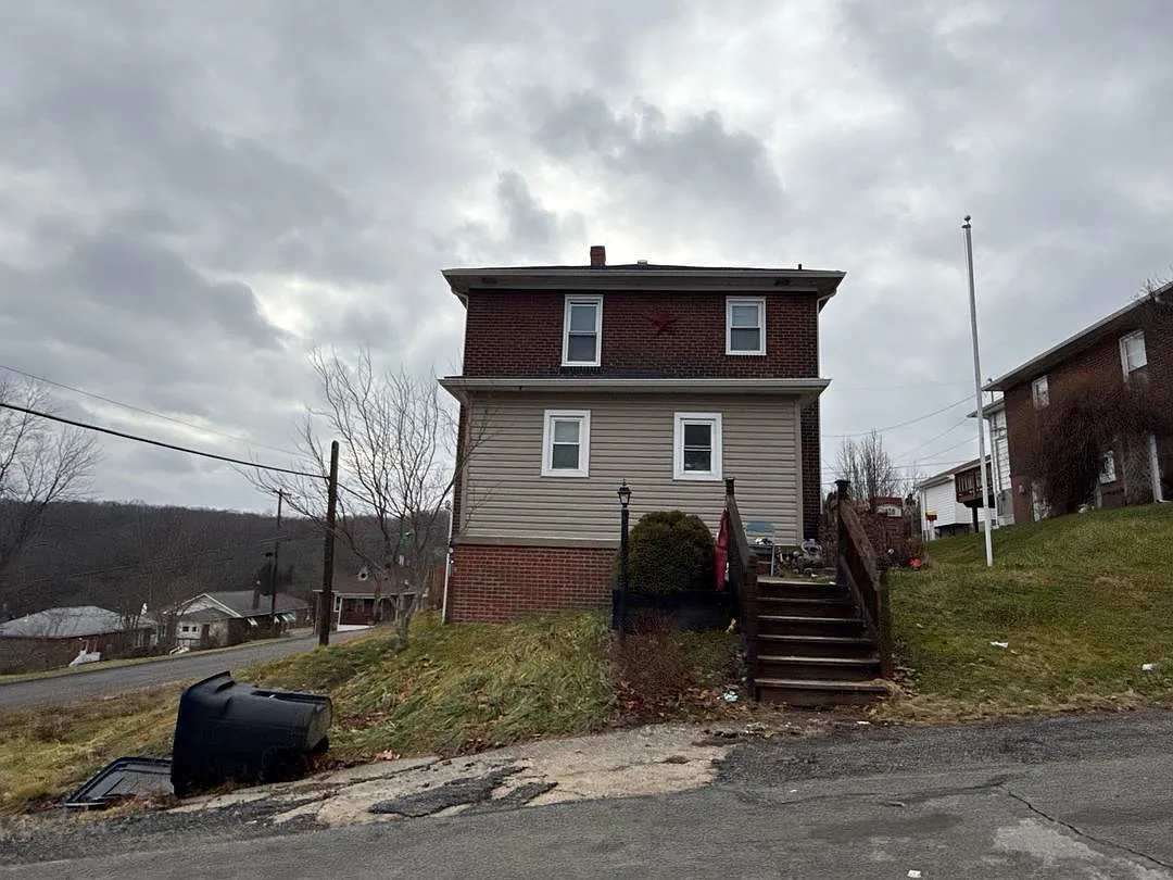 820 John St photo 1