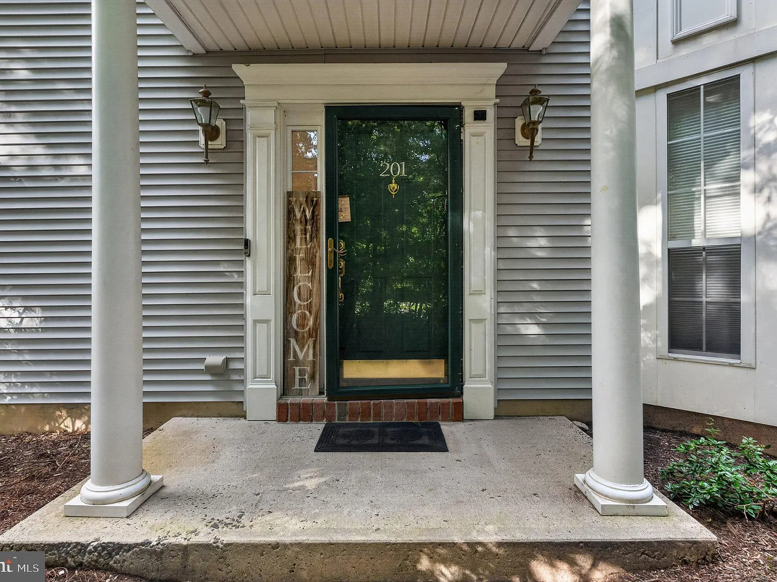 3 bed, 2.5 bath, 1968 sqft, $3,700 — Photo 3