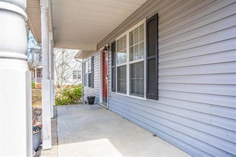 3 bed, 2.0 bath, 1168 sqft, $1,875 — Photo 2