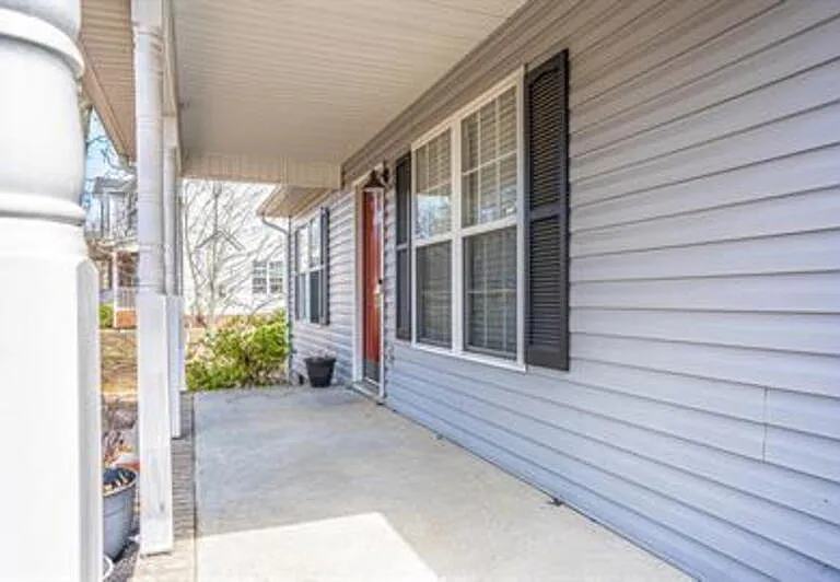 475 Northview Dr — Photo 2
