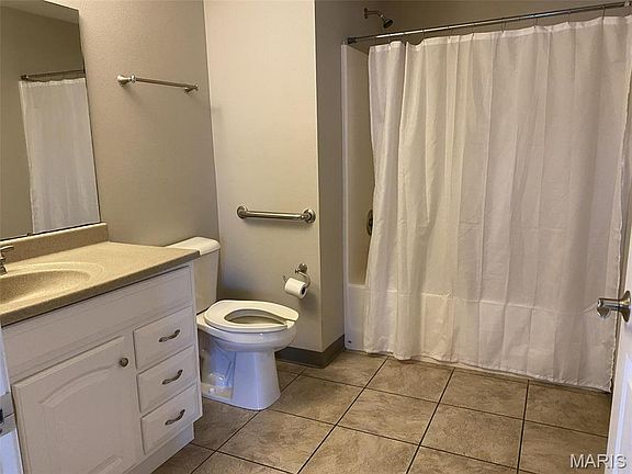 4th image of 708 Carlyle Rd