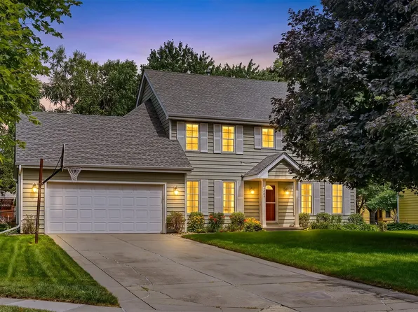 5849 Brentwood Cir, Johnston, IA 50131