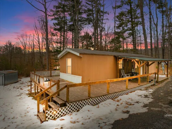 87 Hickory Point Dr, Gap Mills, WV 24941