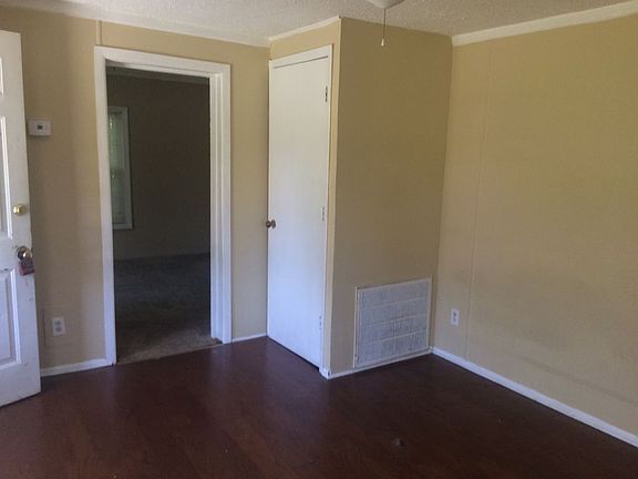 2nd image of 907 Dunbar St