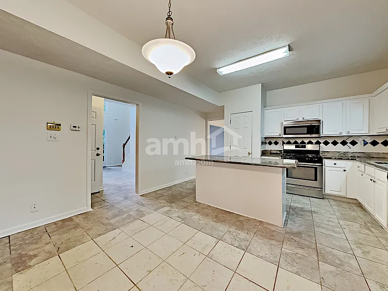 305 Saddle Bridge Dr — Photo 5