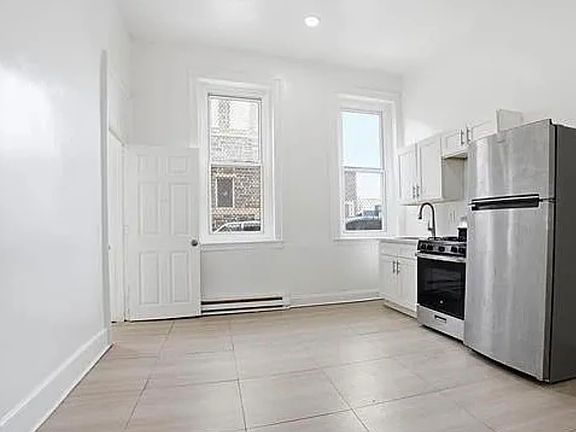 2nd image of 3462 N Front St #1