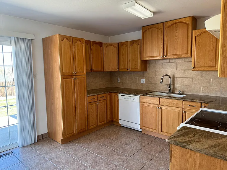 3384 Heights Dr — Photo 4