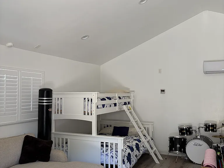 23137 Schoolcraft St — Photo 20