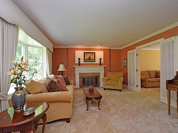 3rd image of 9357 White Rose Ct
