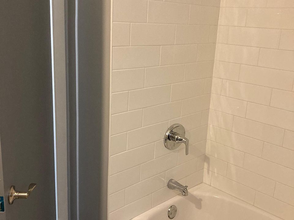 2nd image of 5750 W 63rd Pl