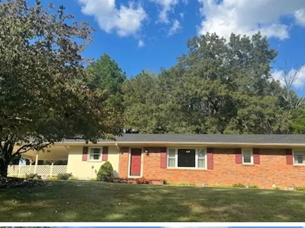 202 Parkway Dr, Scottsville, KY 42164