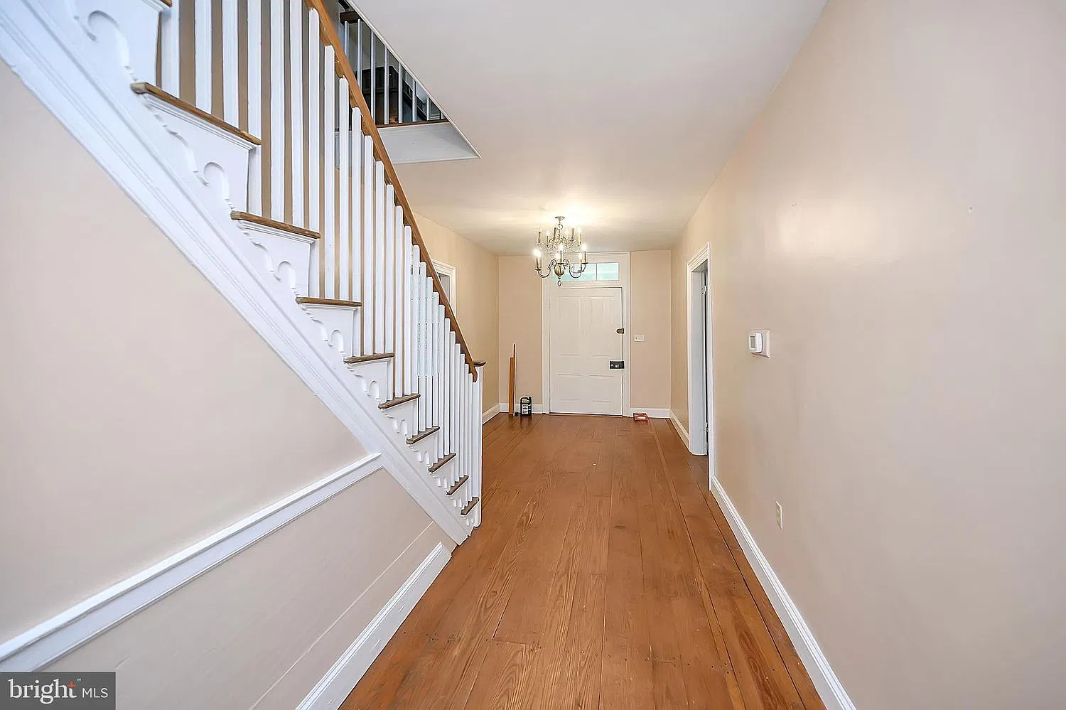 5 bed, 4200 sqft, $3,600 — Photo 3