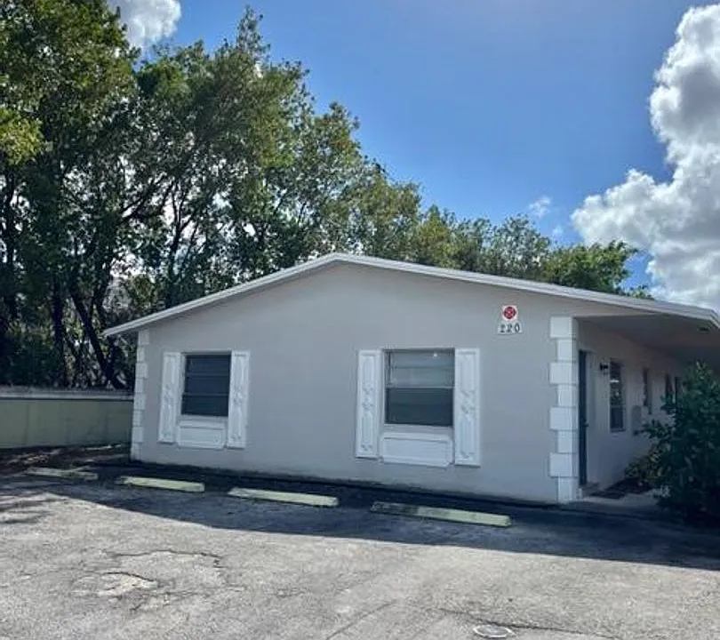 220 SW 8th St
