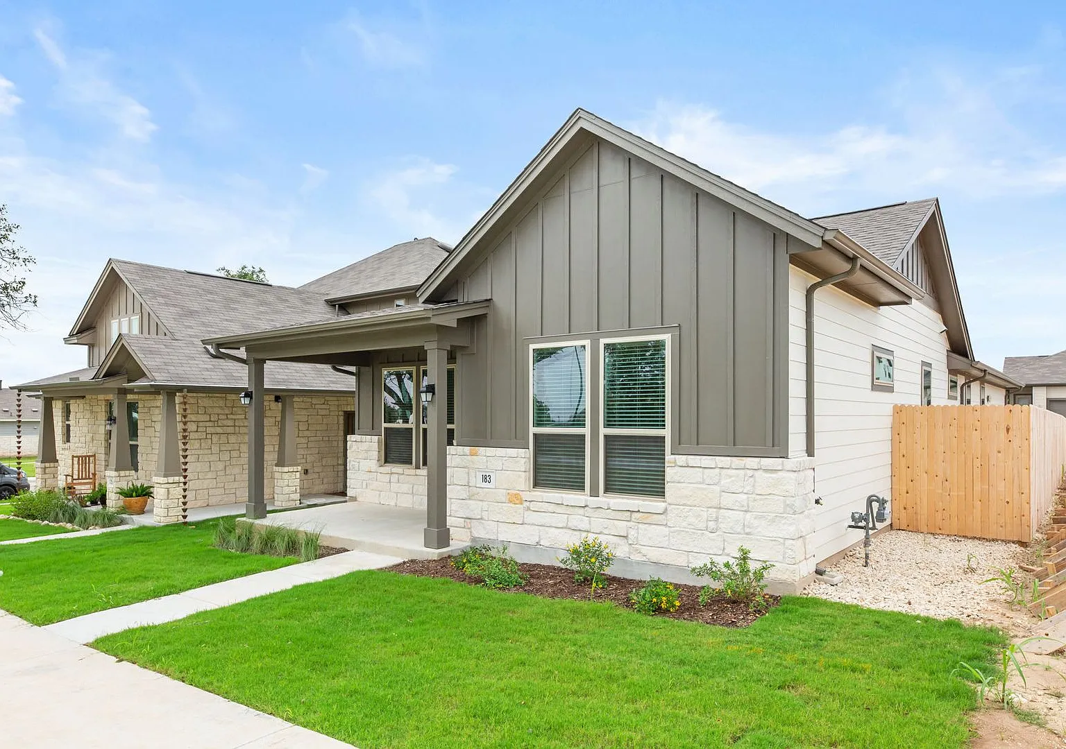 Beautiful 3 bedroom, 2 bathroom home in Kyle — Photo 1