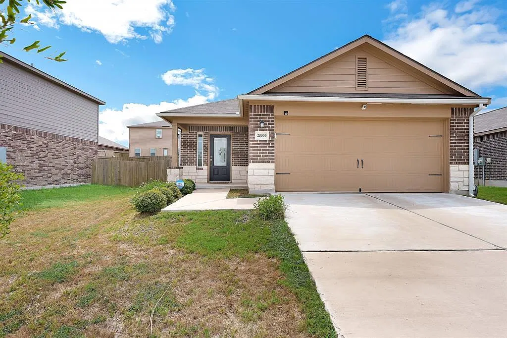 3 bed, 2.0 bath, 1660 sqft, $1,850 — Photo 1