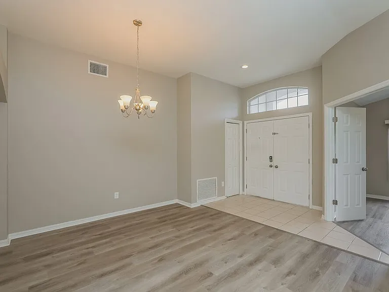 411 Sand Ridge Dr — Photo 3