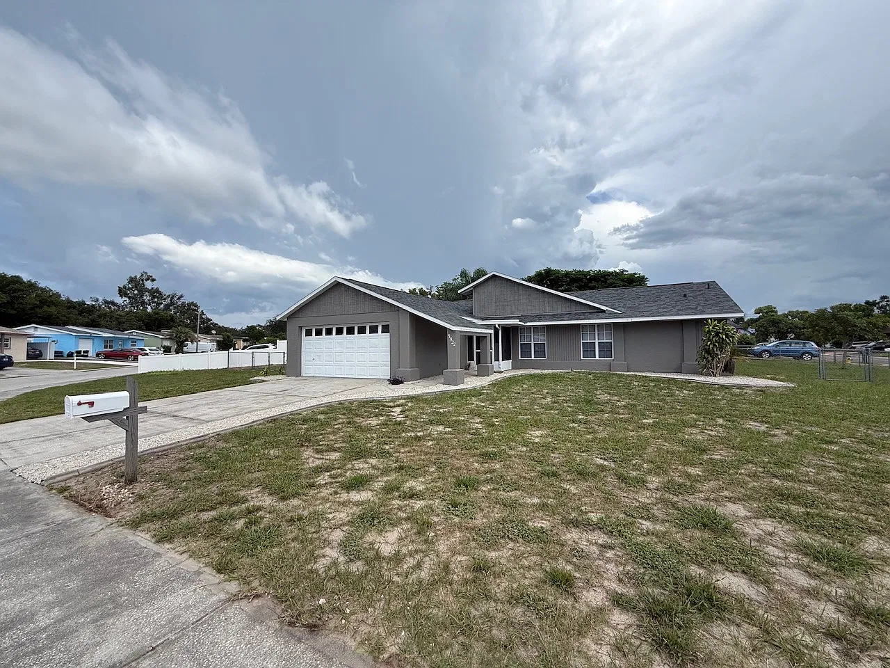 3 bed, 1216 sqft, $2,100 — Photo 1