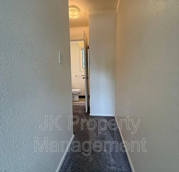 919 1st Ave SW #4 — Photo 28