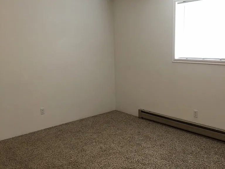 304 Hawthorne St — Photo 3