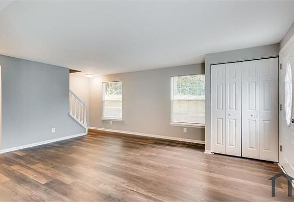 5th image of 64 Brookshire Dr