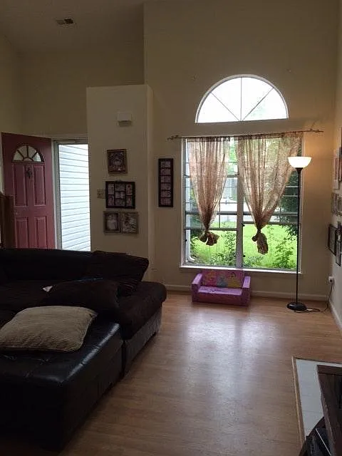 4 bed, 1650 sqft, $2,500 — Photo 4