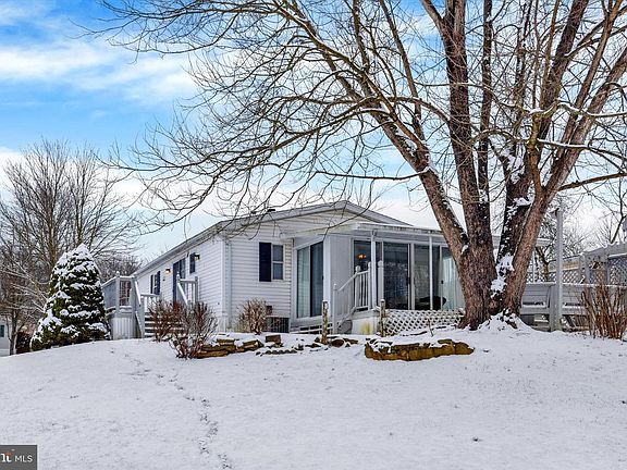 3rd image of 30 Meadow Run Pl