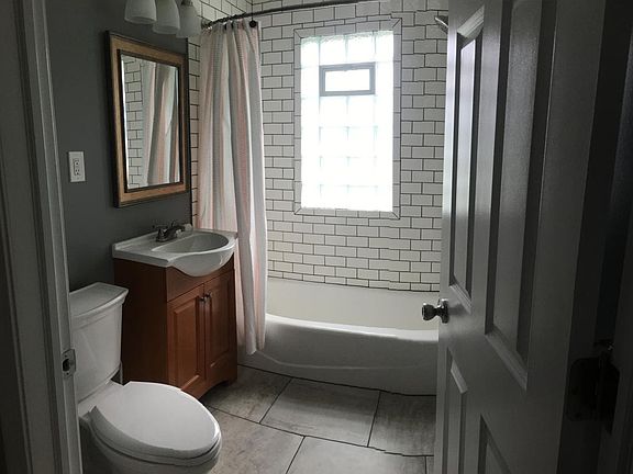 3rd image of 866 23rd Ave SE