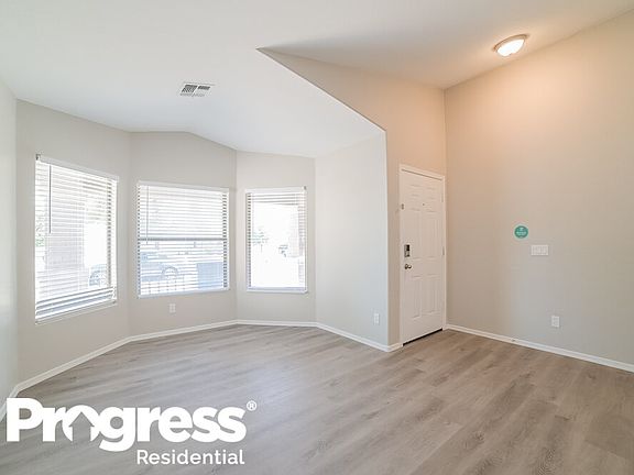 3rd image of 16010 W Latham St